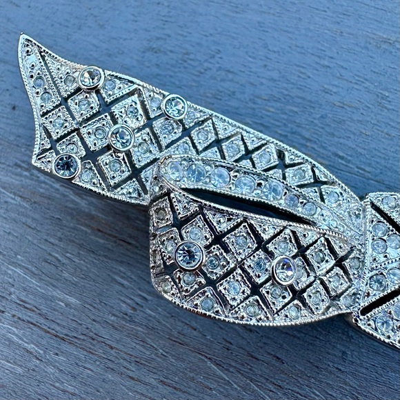 Vintage Rhinestone Bow Brooch - Picture 10 of 12